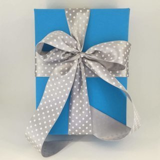 Opakowanie prezentowe, pudełko rozmiar M, wstążka srebrna w kropki